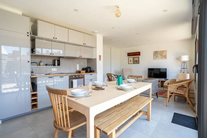 Ferienhaus für 4 Personen mit Terrasse in Locmiquélic, Côte des Mégalithes