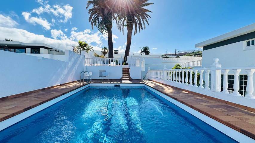 Casa rural para 8 personas, con Balcón y Terraza además de Jardín y Piscina en Puerto de la Cruz