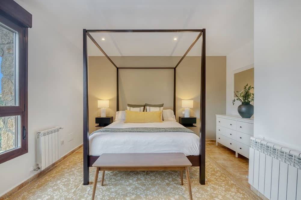 Luxury Stone Villa | Cine for kids | Bbq | Views in Miraflores (Madrid), Miraflores de la Sierra