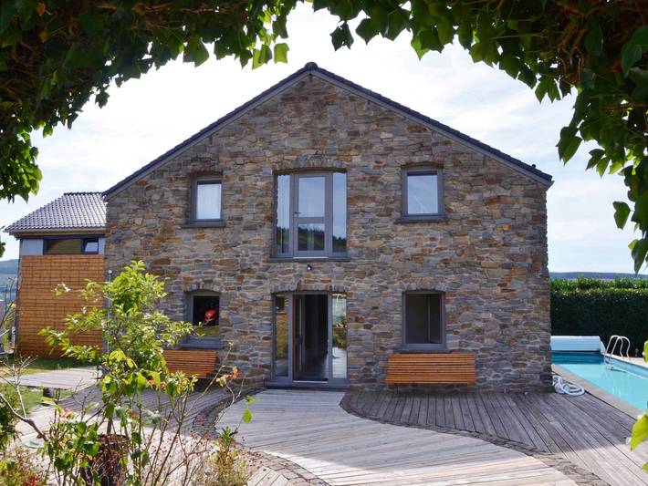 Location de vacances pour 9 personnes, avec Terrasse et Piscine à Stoumont