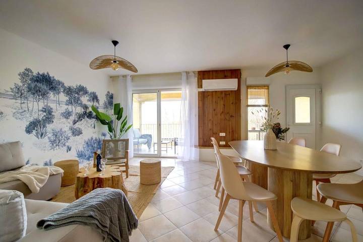 Gîte pour 8 personnes, avec jardin ainsi que vue et piscine à Peyrole