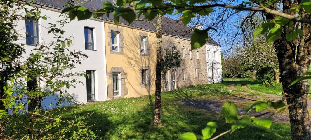 Location de vacances pour 24 personnes, avec Terrasse ainsi que Jardin et Vue à Saint-Nolff