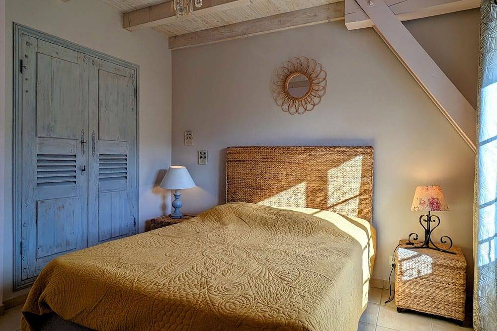 Gîte familial au cœur des gorges de la Loire avec équipements bébé et loisirs extérieurs in Lavoûte-sur-Loire, Haute-Loire