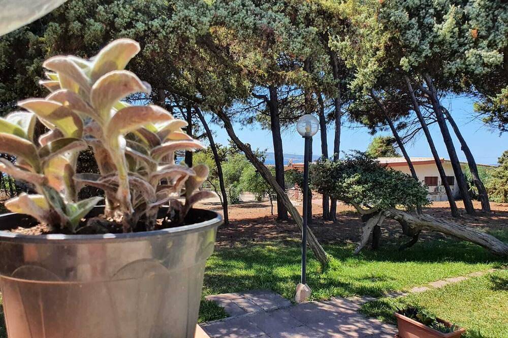 A 5 minuti dalla spiaggia,Thirtyoneb villetta in villaggio privato per famiglie in Portoscuso, Provincia di Carbonia-Iglesias