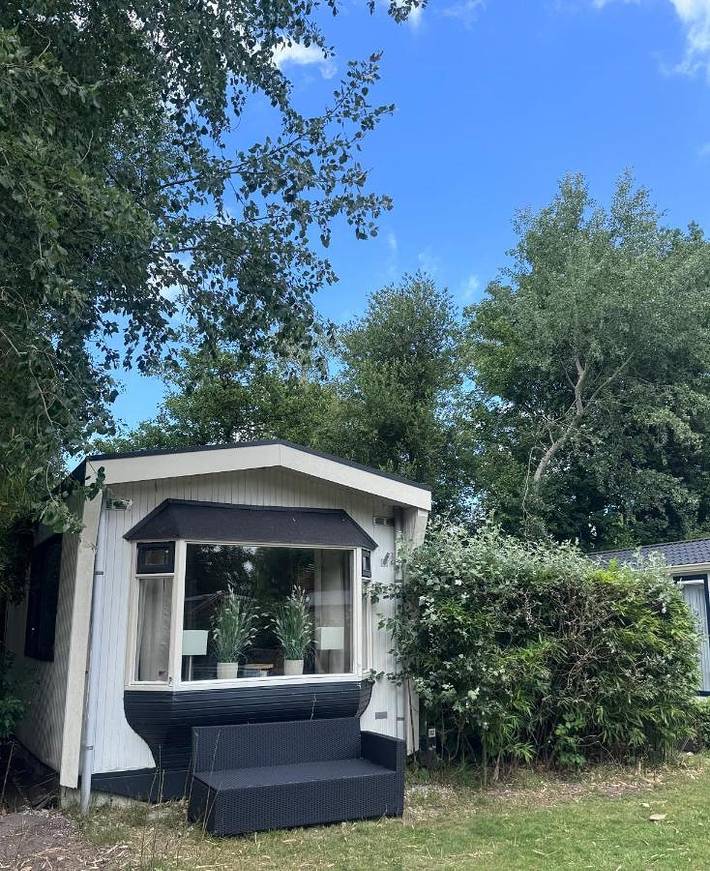 Camping voor 2 personen, with Terras and Tuin as well as Zwembad in Nationaal Park De Alde Feanen