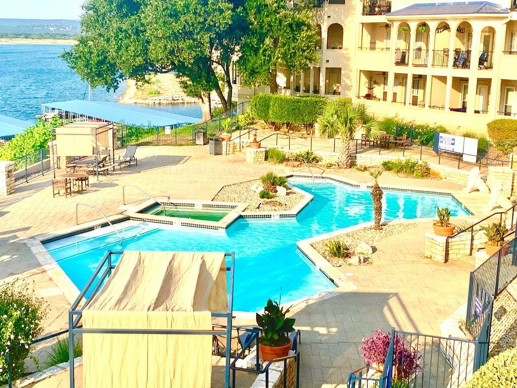 Ganze Wohnung, 180 degree Lake View From Private Villa on the Island on Lake Travis! in Lago Vista, Lake Travis