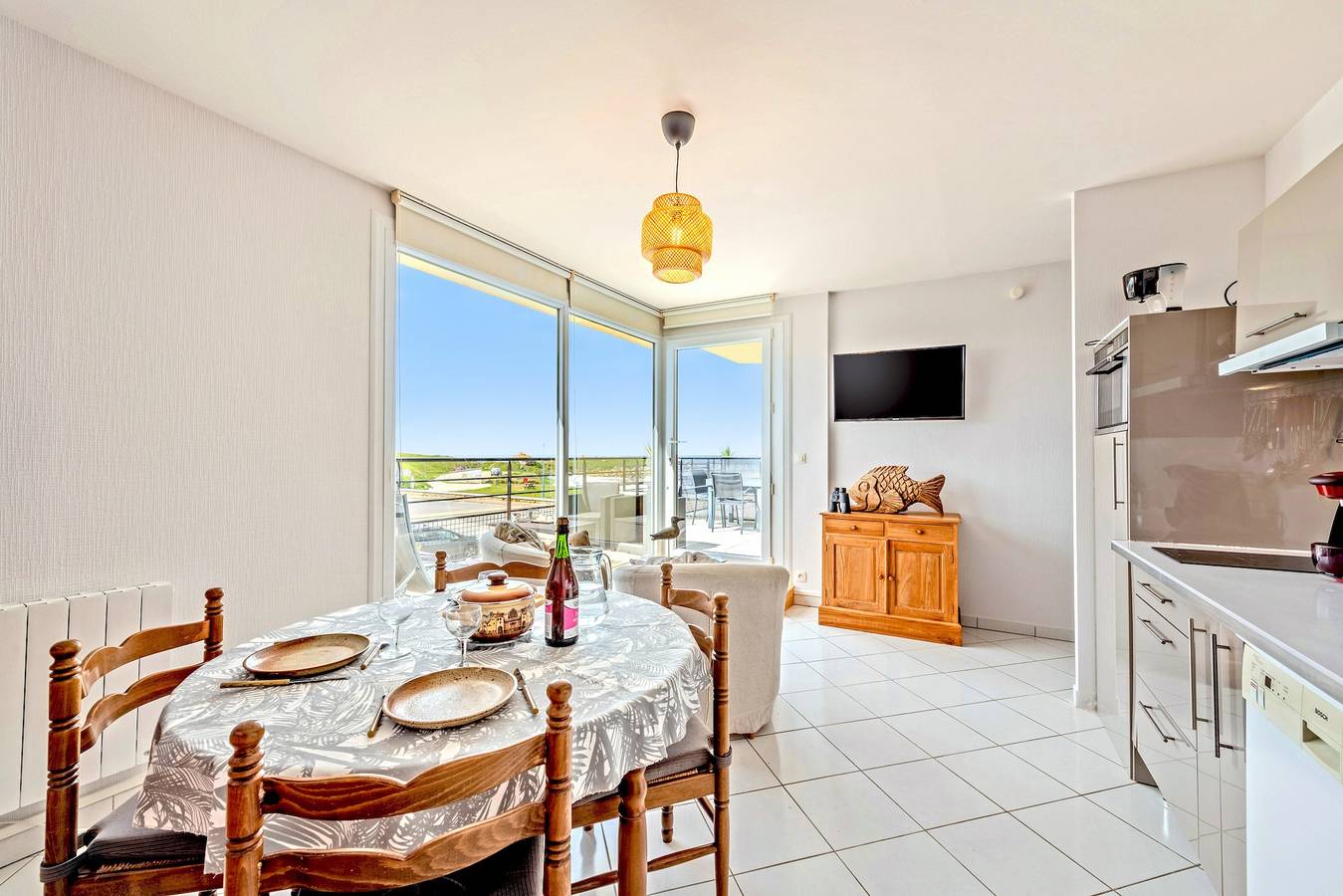 Ganze Wohnung, Appartement 'Meerblick – Strand 30 m entfernt' mit Meerblick, privater Terrasse & Wlan in Kerfissien, Cléder