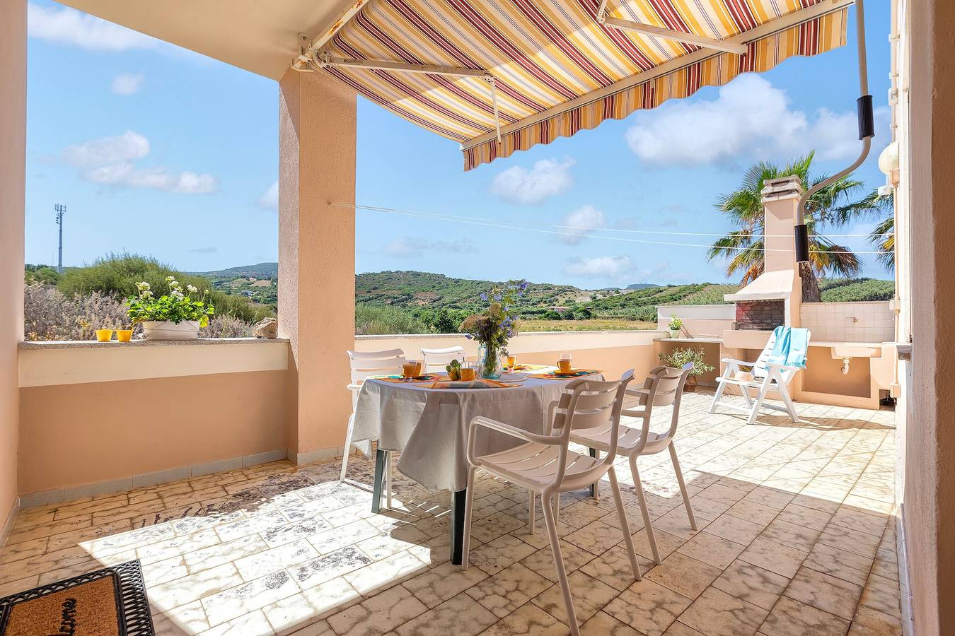Appartamento intero, Appartamento 'Fico D'India Country View' con vista sulle colline, terrazza privata e Wi-Fi in Castelsardo, Provincia di Sassari