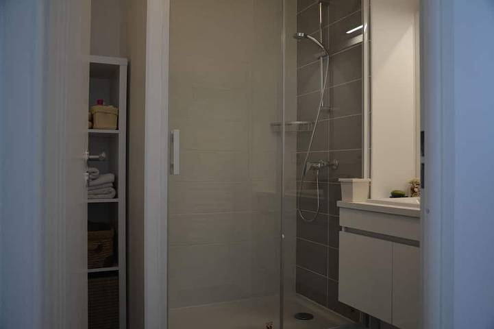 Ganze Wohnung, Neue Wohnung, schöne Ausstattung entlang des Rhône-Kanals in Sète in Aigues-Mortes, Côte d'Améthyste