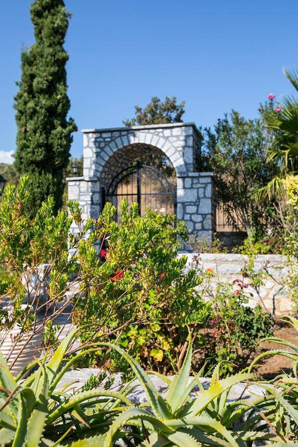 Bungalow für 4 Personen, mit Ausblick und Garten auf den Peloponnes