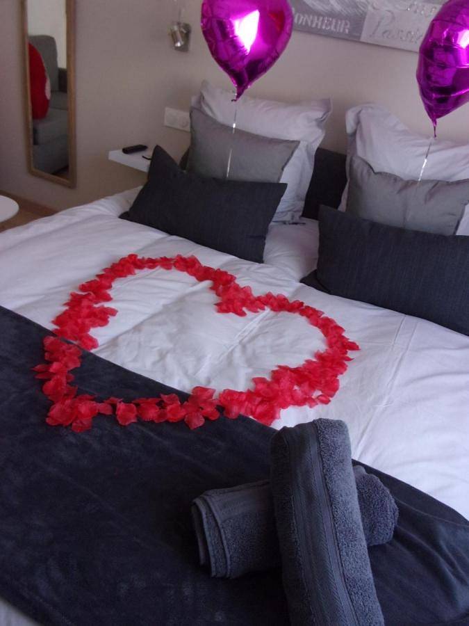 Comfort Triple Room with Shower in Narbonne, Côte méditerranéenne (France)