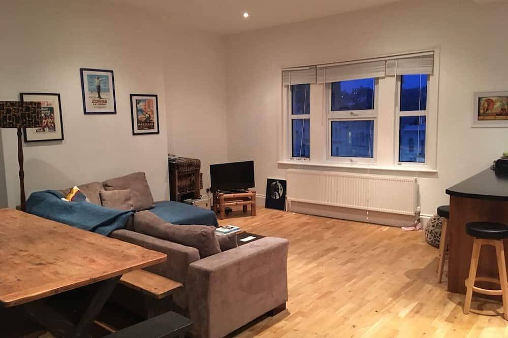 Apartamento entero, Luminoso piso a solo 5mins de estación, comercios y mar. in Hastings, Sussex Oriental