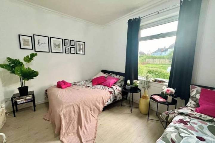 Ganze Wohnung, Holly street house with Separate Entrance, on the Edge of Glasgow in West Dunbartonshire