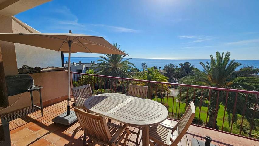 Appartement de vacances pour 4 personnes, avec piscine ainsi que vue et terrasse