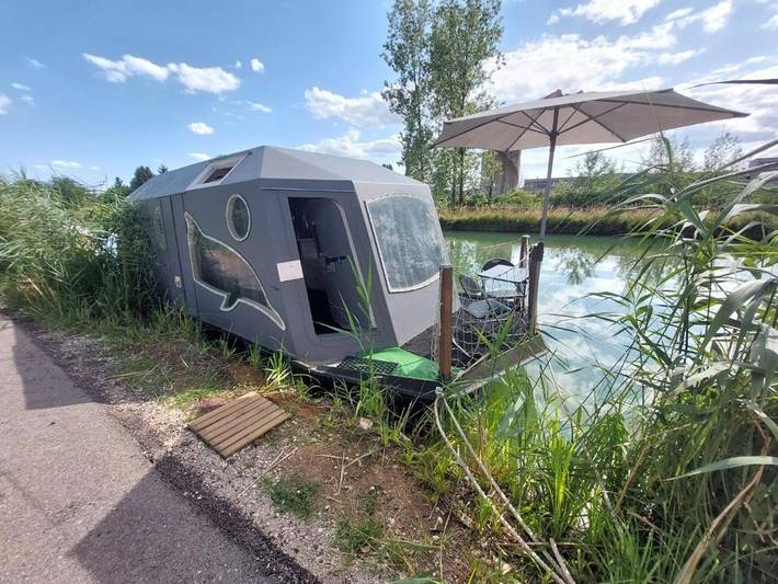 Bateau pour 2 personnes, avec terrasse ainsi que vue et jardin, animaux acceptés en Bourgogne-Franche-Comté - 2