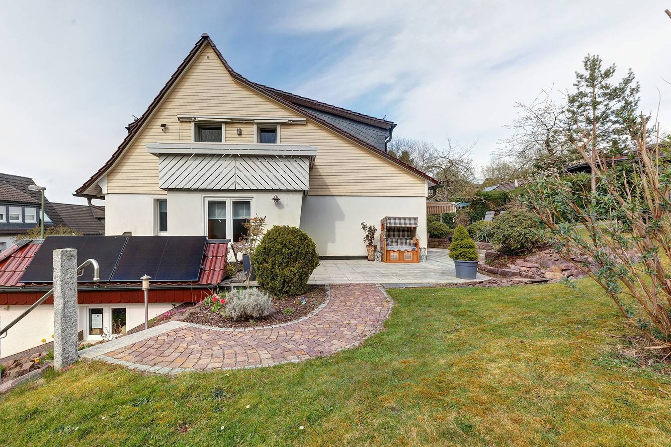 Ganze Wohnung, Design Ferienwohnung Dornröschen mit Terrasse & abschließbarer Garage in Olpe, nahe Biggesee in Olpe, Sauerland