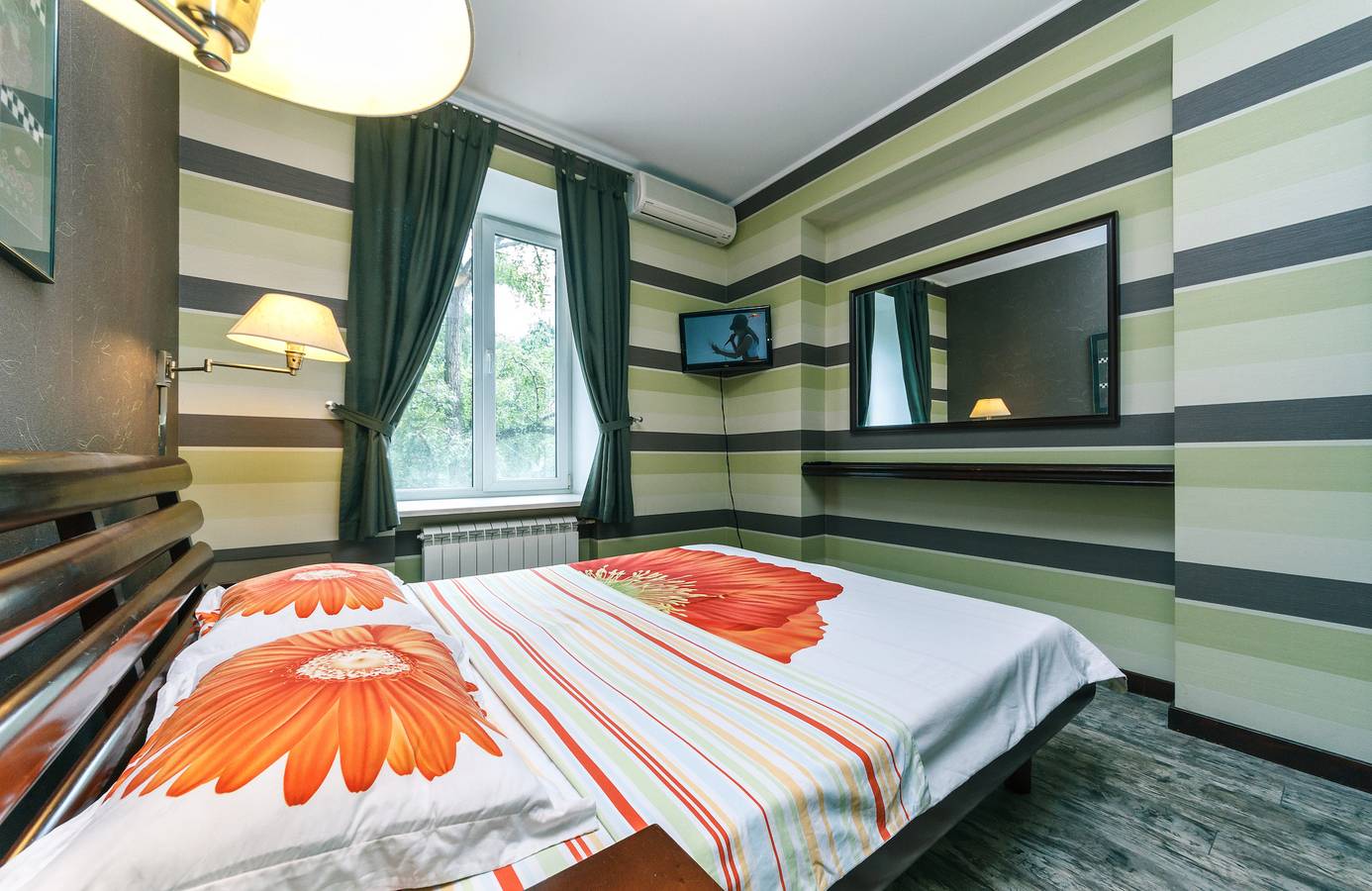 Ganze Wohnung, Ein Schlafzimmer, Chreschtschatyk-Str, 17 Zentrum von Kiew in Kiew, Ukraine