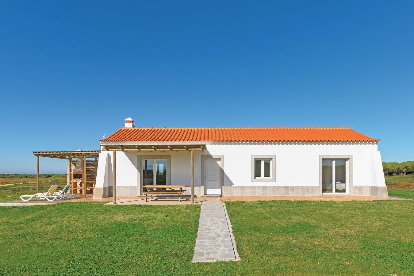 Apartamento 'Courela da Serva' con vistas al mar, piscina compartida y acceso Wi-Fi in São Teotónio, Costa Alentejana