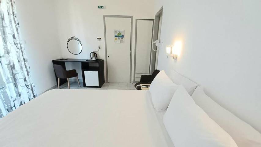 Maison d’hôte pour 2 personnes, avec jardin et piscine dans Égine - 4