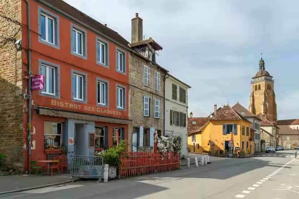 Waterfront studio in Arbois in Arbois, Jura
