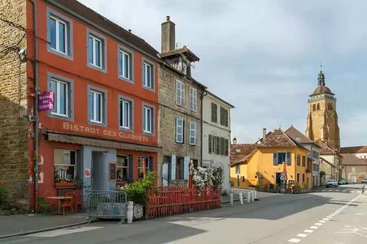 Waterfront studio in Arbois in Arbois, Französischer Jura