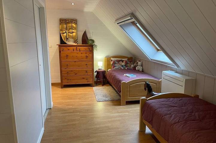 Family villa sleeps 8 / heated pool / dogs allowed / 10' from Pairi Daiza in Hennegau