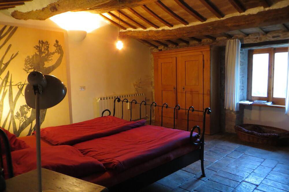 Appartamento intero, Vacation apartment in the middle of paradise, on Monte Paganuccio / Marche. Nature and tranquillity. in Cagli, Valle del Metauro