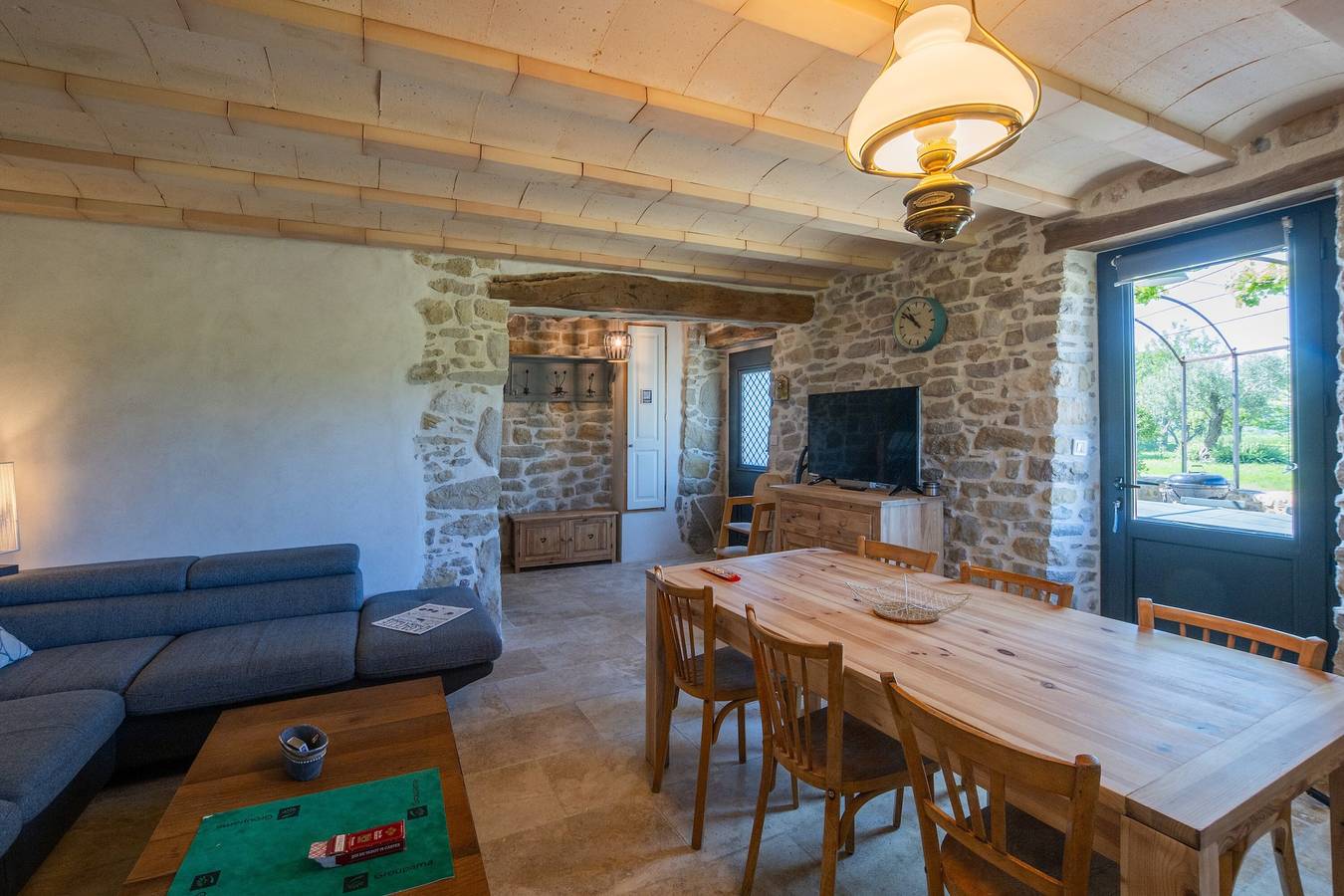 Maison de vacances 'Gîte Les Vignes Au Mas Dujau' avec piscine partagée, Wi-Fi et climatisation in Saint-Sauveur-de-Cruzières, Ardèche