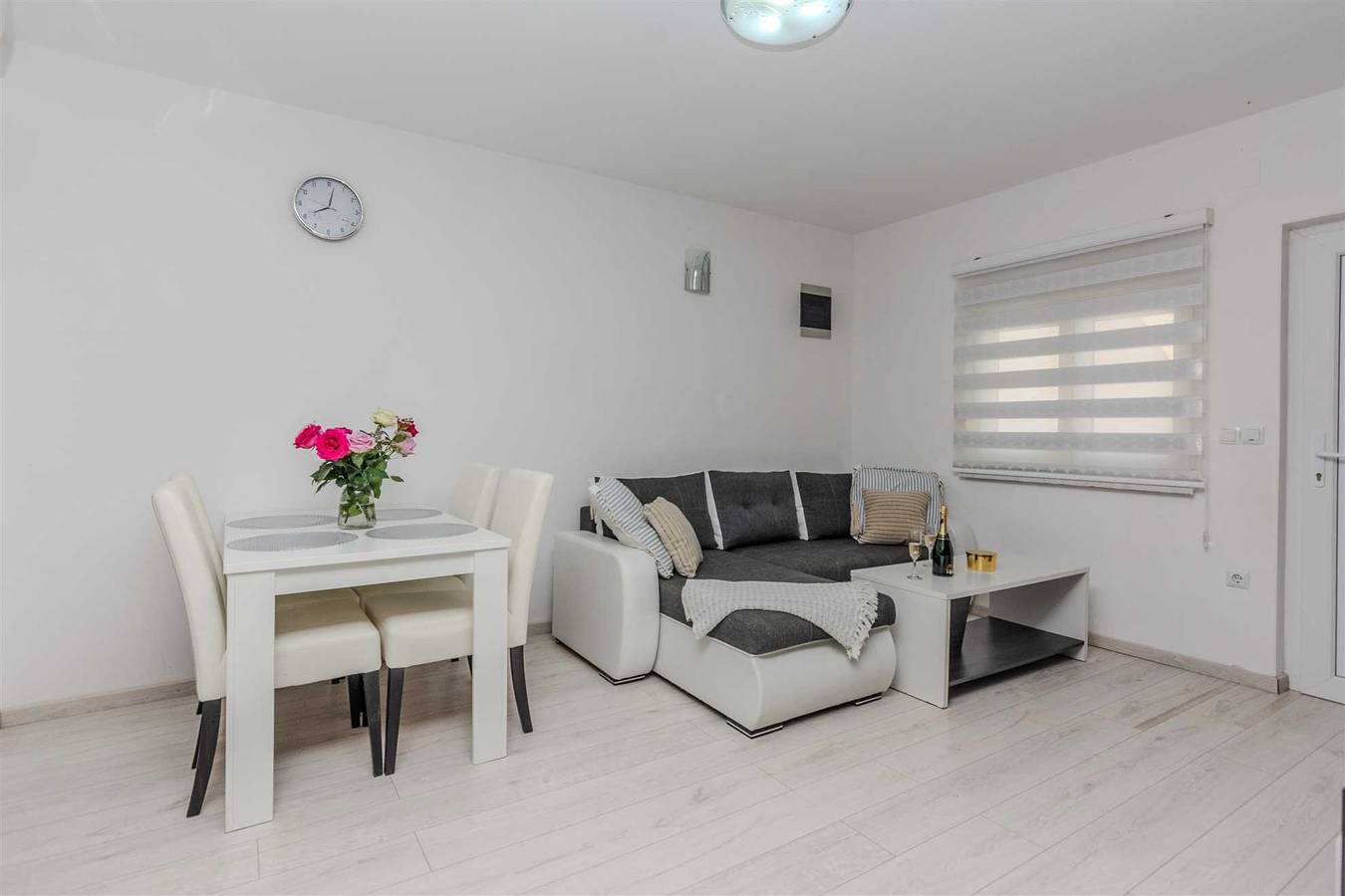 Ganze Wohnung, Luxuriöse Fewo | für 4-6 Personen | nur 30 m vom Strand | voll ausgestattete in Vir