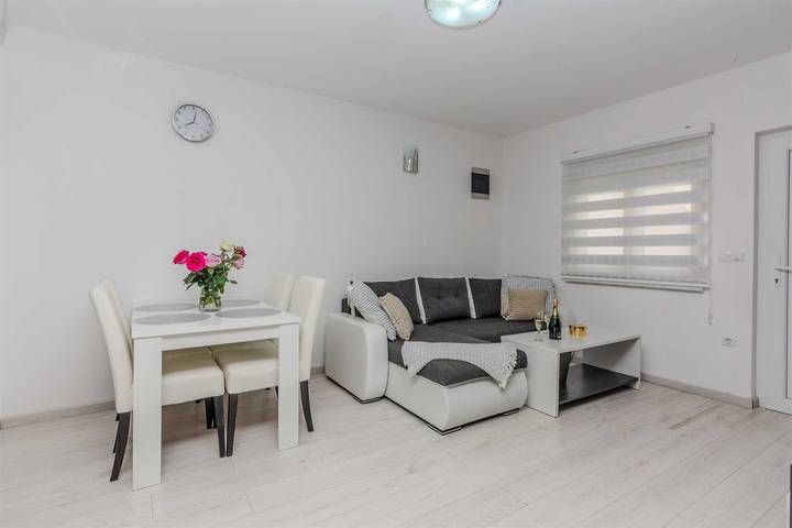 Ferienwohnung für 6 Personen, mit Balkon/Terrasse und Terrasse, kinderfreundlich auf Vir - 3
