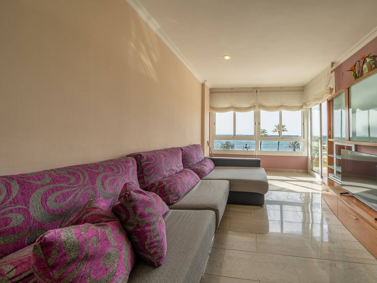 Entire apartment, Seaside apartment with Wi-Fi, air conditioning and parking in Pineda de Mar in Pineda de Mar, Costa del Maresme