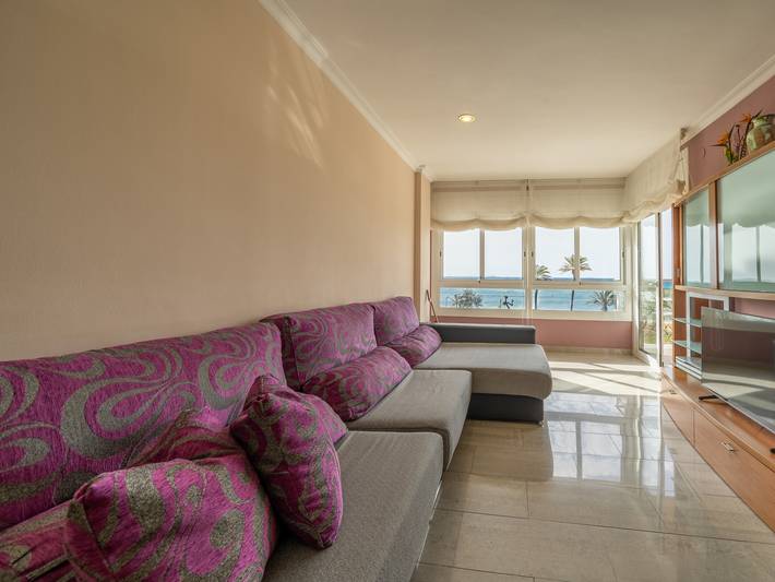 Apartamento entero, Apartamento frente al mar con Wi-Fi, aire acondicionado y parking en Pineda de Mar in Pineda de Mar, Costa del Maresme