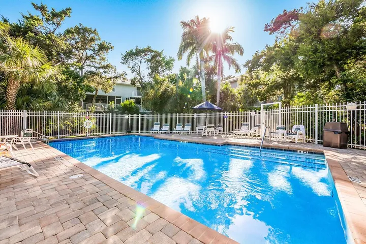 Vacation house for 4 people, with terrace and pool, with pets - 1