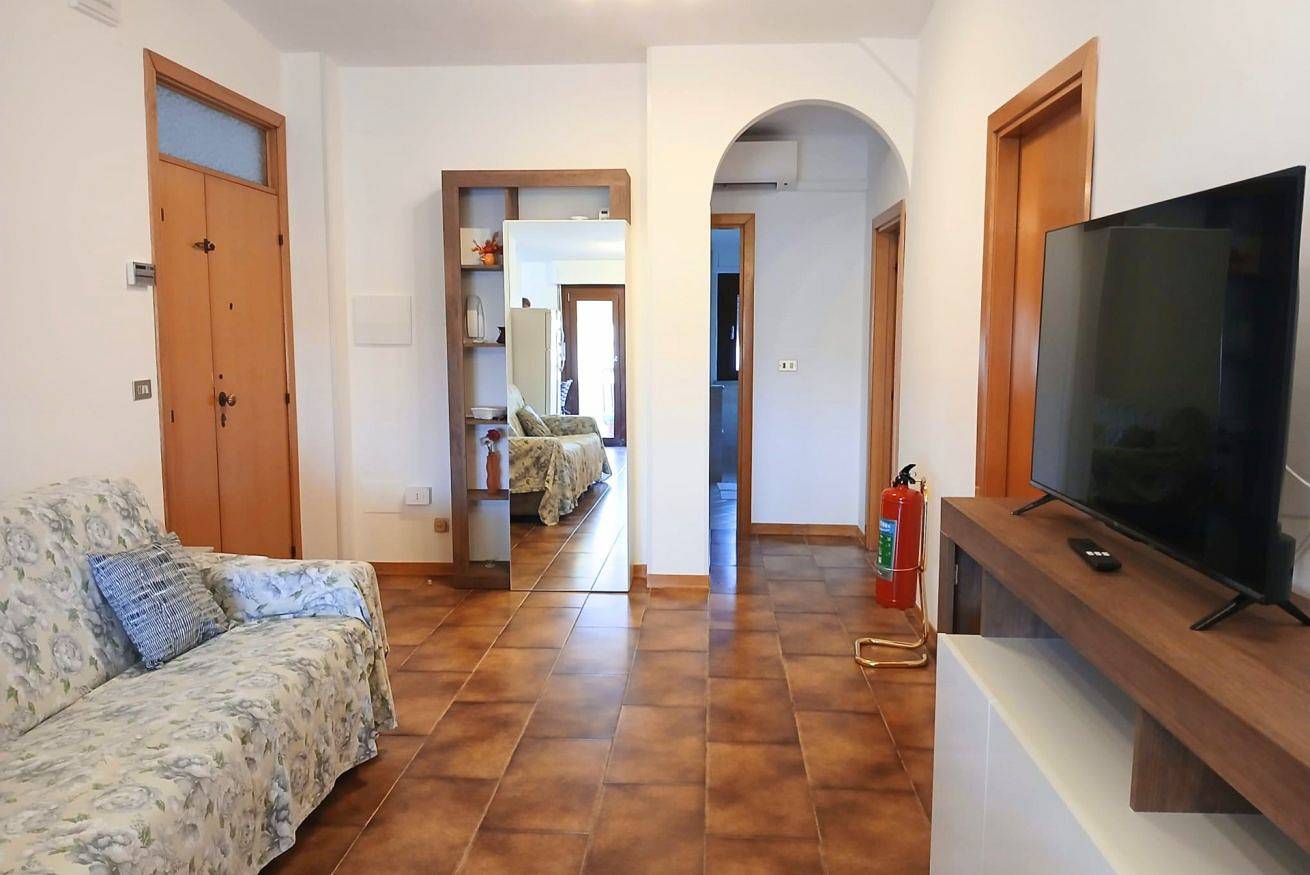 Ganze Wohnung, Snb004 - Martinsicuro, four-room apartment close to all amenities. in Martinsicuro, Teramo Provinz