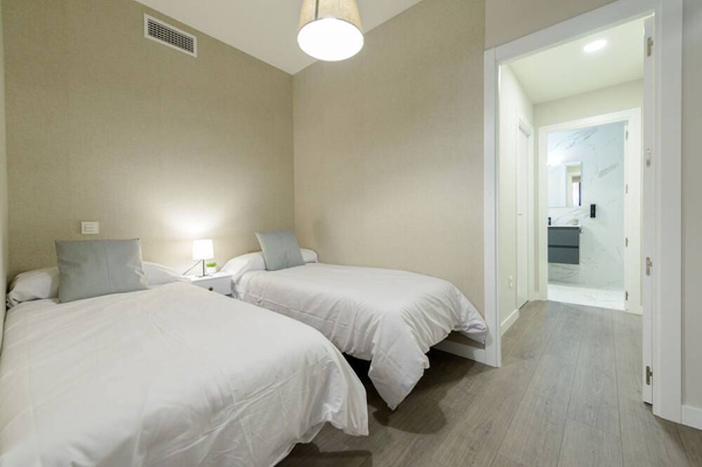 Entire apartment, Torrejón Suites Apartment. Low 6 in Torrejón de Ardoz, Madrid Province