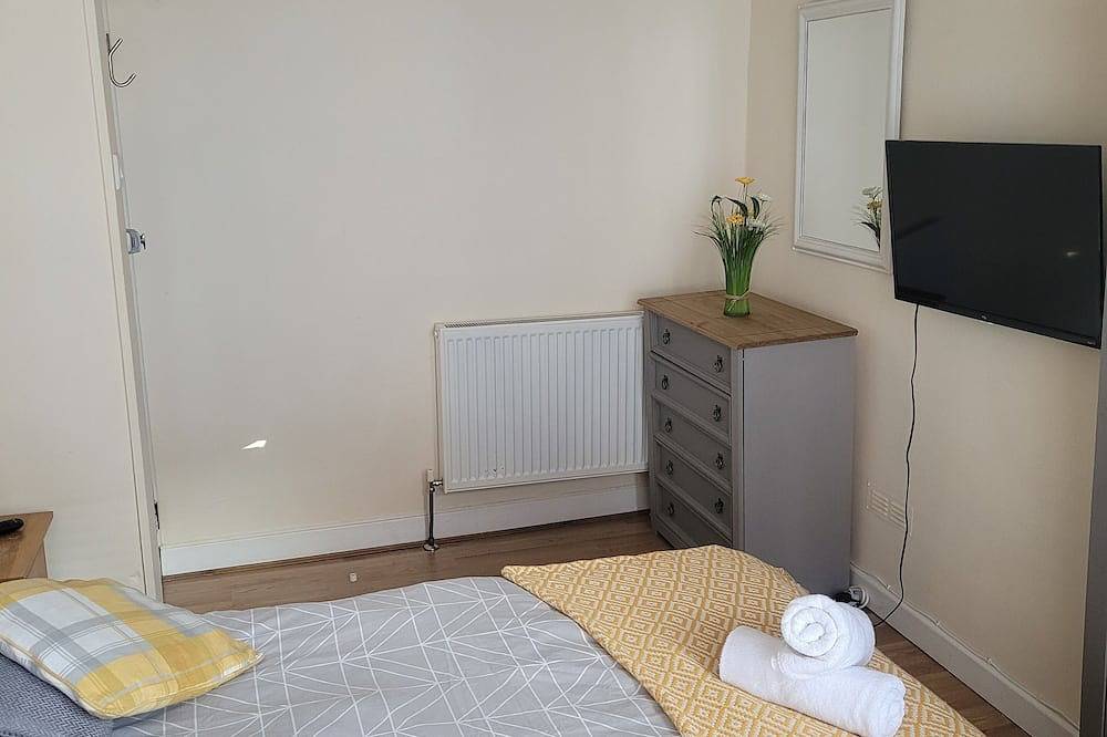 Large 5 bedroom town-centre home close to the beach, sleeps 9. in Aberystwyth, Cardigan Bay