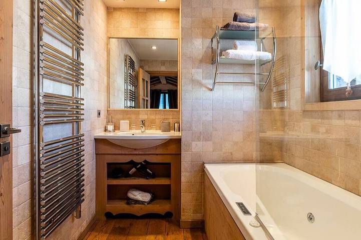 Entire apartment, Cozy 2Br Apartment in Courchevel 1850 – Center, Close to Slopes, WiFi, Hammam, Ski Locker in Courchevel 1850, Saint-Bon-Tarentaise