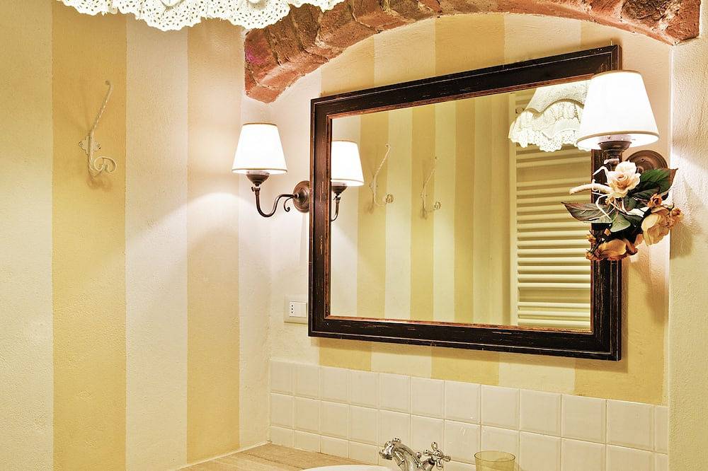 Ganze Wohnung, Wohnung in einem typisch toskanischen Residenz mit Schwimmbad in Gambassi Terme, Chianti