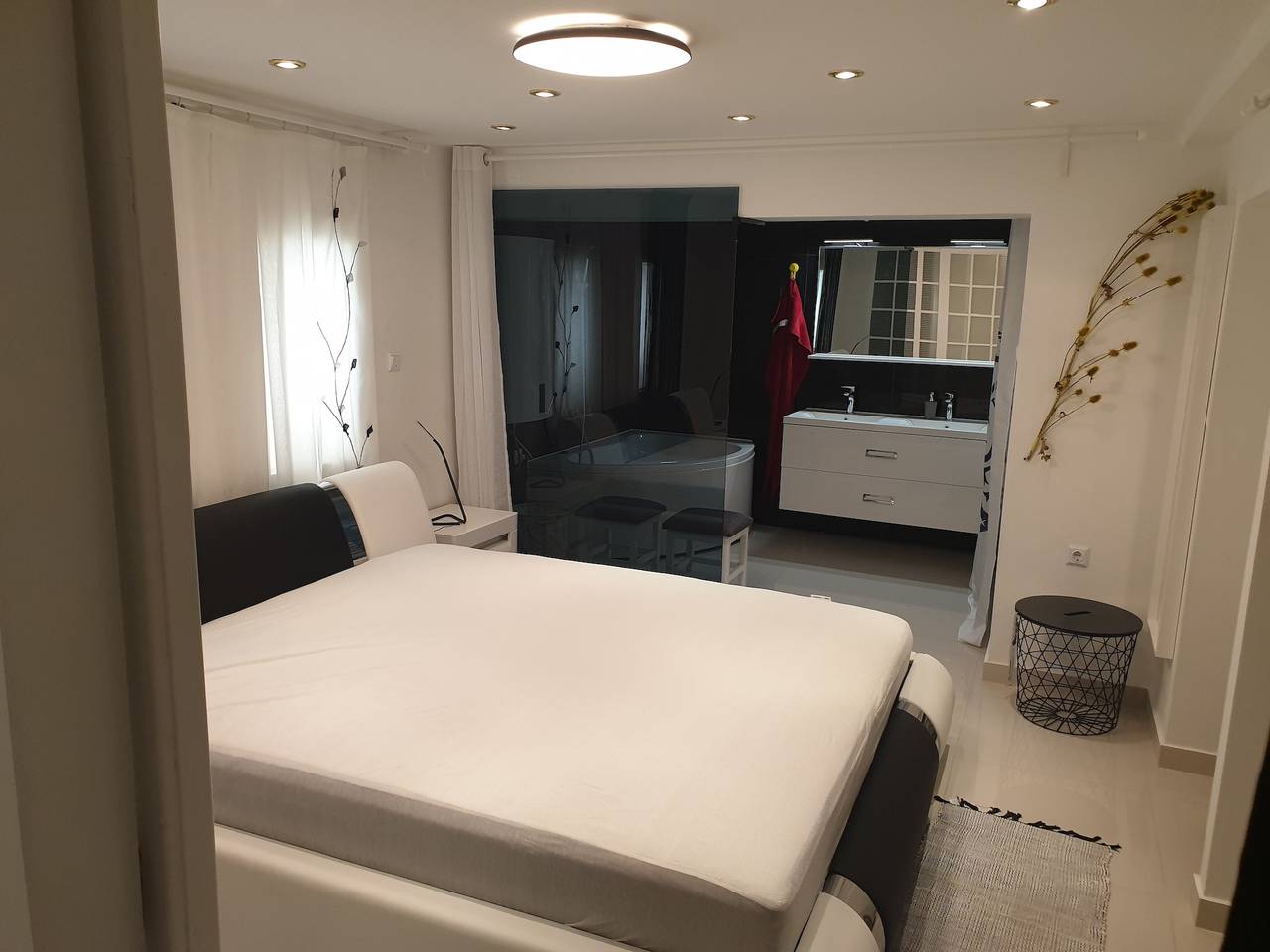 Entire apartment, Apartment Vinko, Center - Two Bedroom Apartment with Shared Terrace in Zagreb, Zagreb region