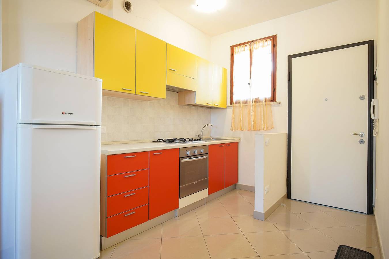 Appartamento intero, Affittasi Trilocale In Zona Centrale - A Lido Estensi - Vicino Al Mare Con Ascensore in Lido degli Estensi, Provincia di Ferrara