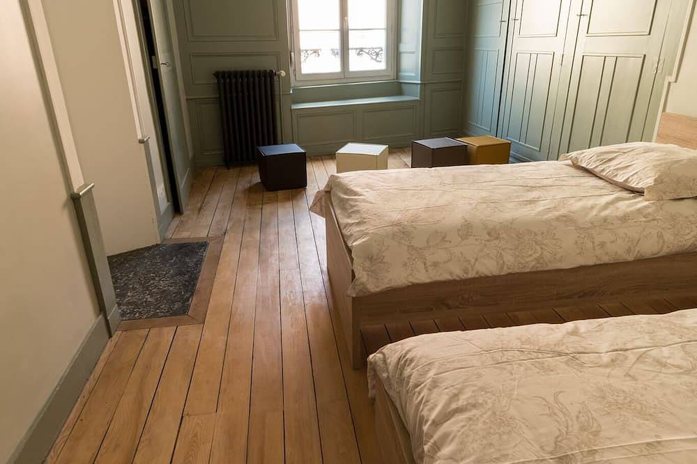 Appartement entier, Spacieux appartement de caractère au centre de Mirecourt in Mirecourt, Neufchâteau