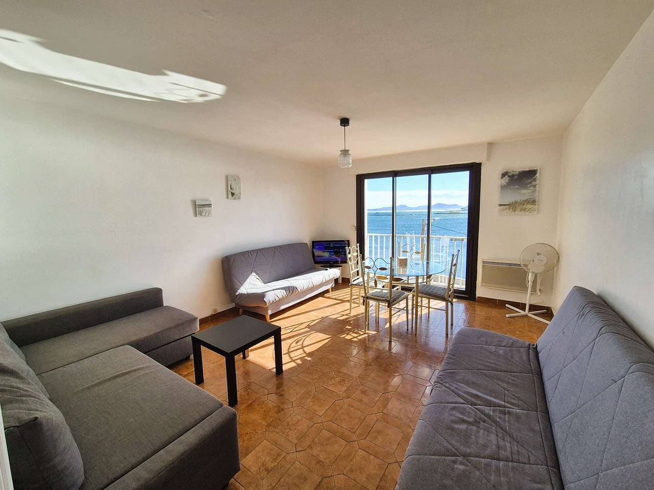 Studio entier, Grand studio avec vue mer ! A deux pas de la plage des Sablettes in La Seyne-sur-Mer, Région de Toulon