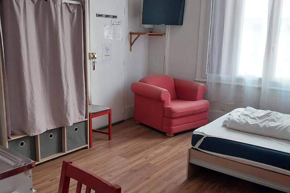 Entire apartment, 20.50M2 Studio on the ground floor For 1 Or 2 People in Néris-les-Bains, Montluçon region