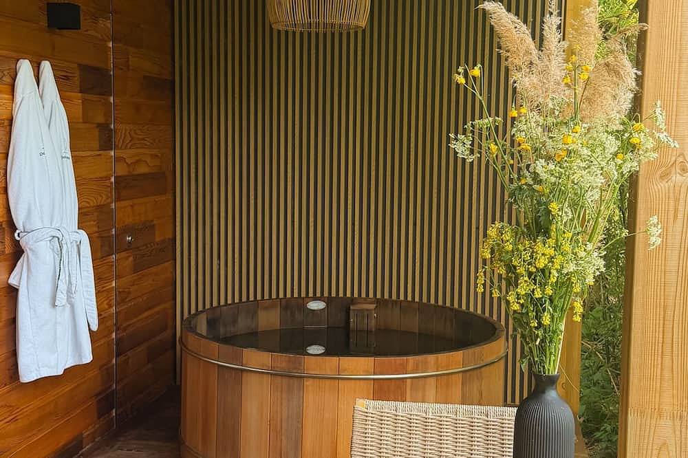 Escapade luxe avec bain nordique au bord du canal in Montcresson, Région de Montargis