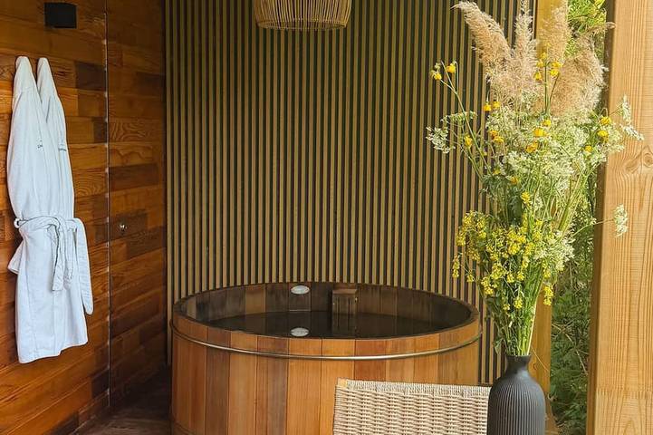 Gîte pour 3 personnes, avec Jacuzzi ainsi que Terrasse et Jardin