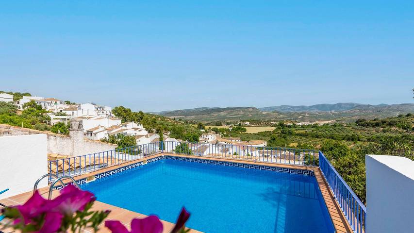 Chalet para 8 personas, con piscina y balcón/terraza, Se admiten mascotas en Parque Natural Sierras Subbéticas - 3