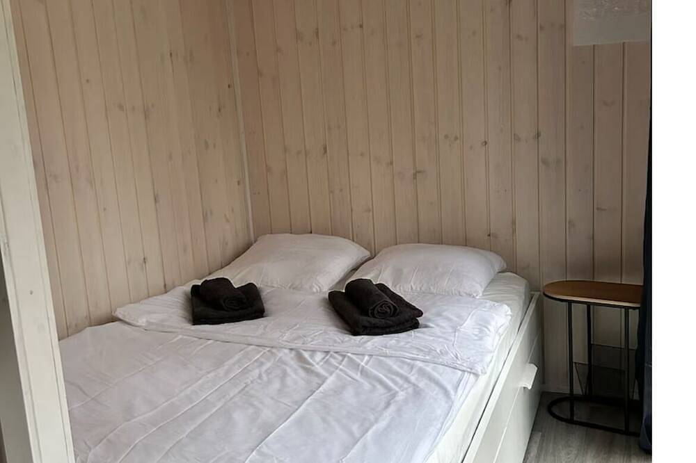 Charming tiny house by the lake with outdoor sauna in Lehnin, Kloster Lehnin