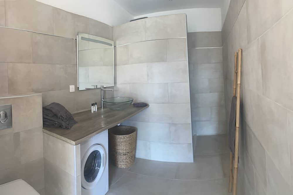 Charmant T2, climatisé à 10 min des plages in Santa-Reparata-di-Balagna, Région de Calvi
