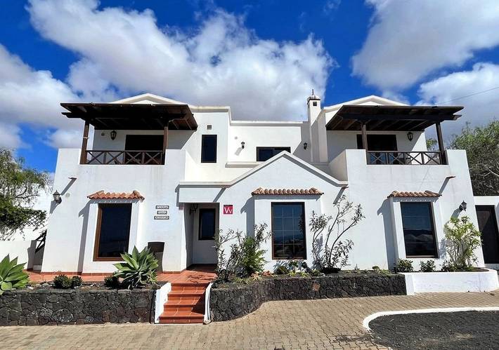 Casa rural para 15 personas, con piscina además de jardín y vistas en Tinajo - 2