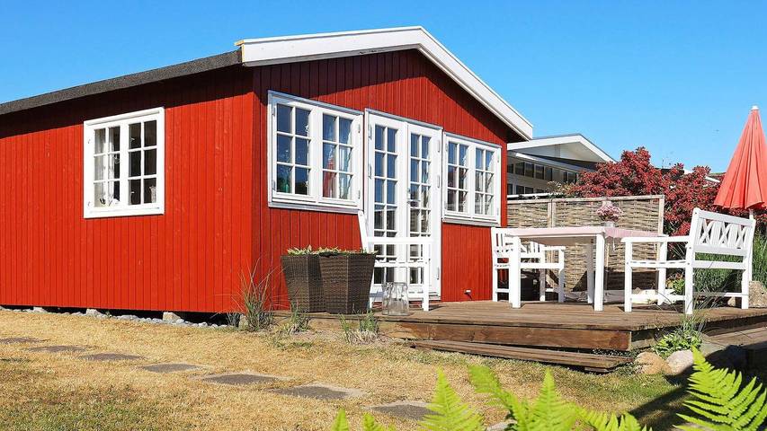 Ferieudlejning for 4 personer, med have i Enø